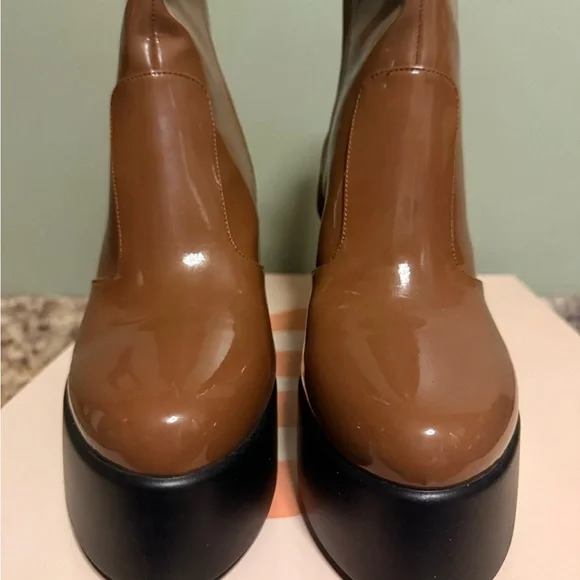 Gianni Bini Brown Platform Heeled Boots - Picture 2 of 7